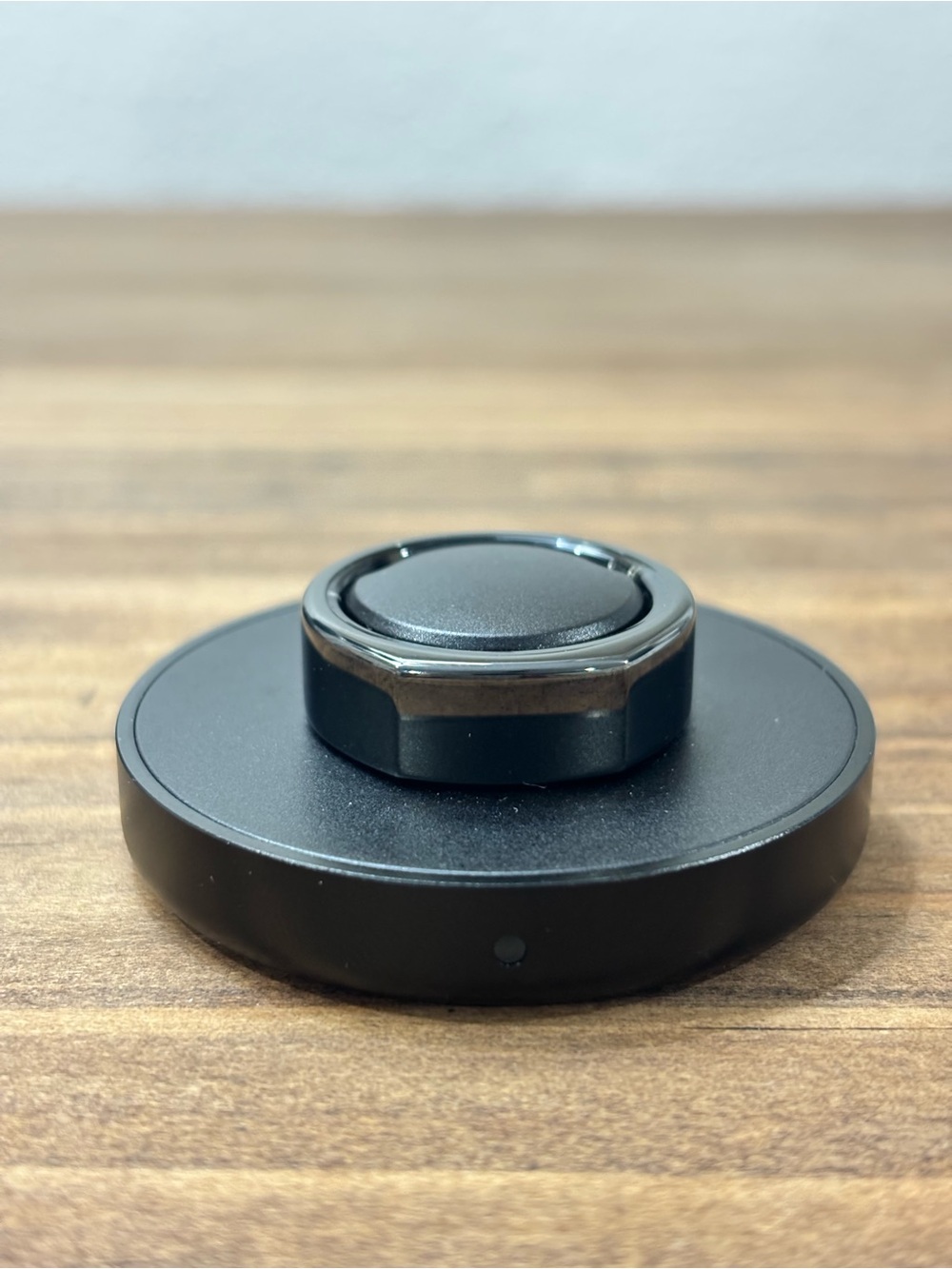 Oura Gen3 Heritage Black Ring Set - US9 - Charger with Matching Black USB Cable - Picture 6 of 8